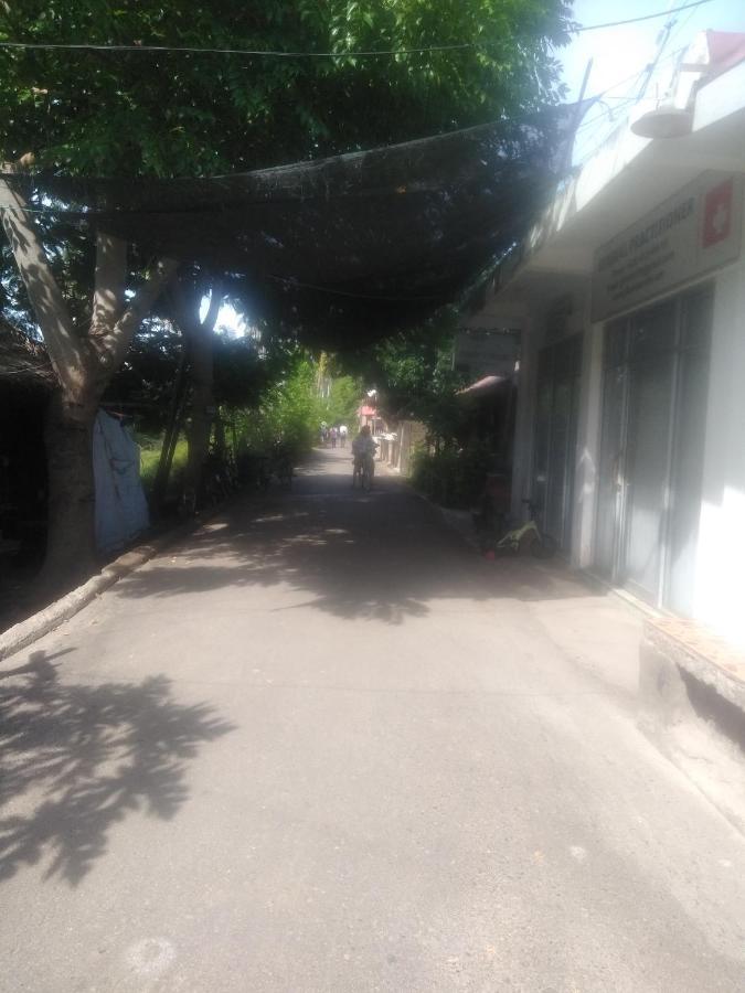 Family Bungalow Gili Meno Exterior photo